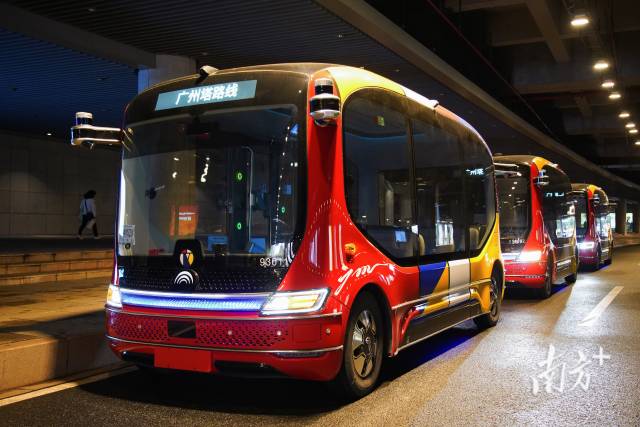 无人驾驶汽车。